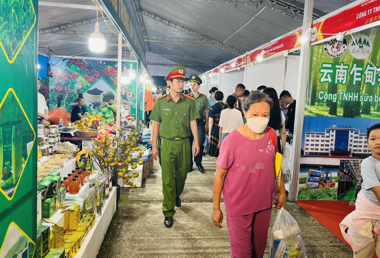 Lào Cai: Đảm bảo an ninh trật tự, an toàn giao thông tại Hội chợ Quốc tế Việt - Trung