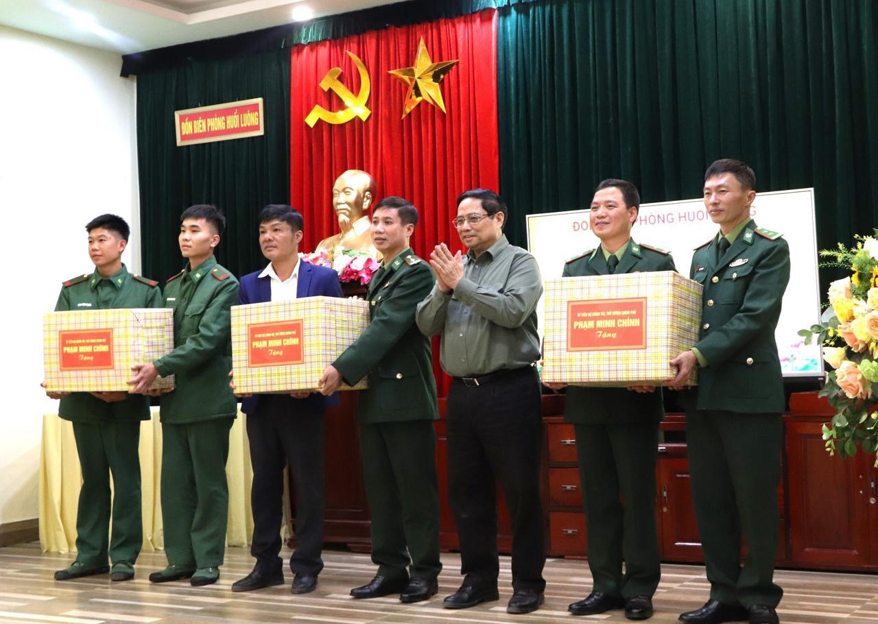 Thủ tướng Chính Phủ thăm Đồn Biên phòng Huổi Luông