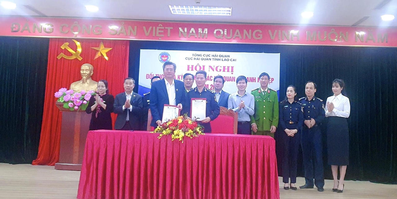 Lào Cai đối thoại tháo gỡ khó khăn cho doanh nghiệp xuất nhập khẩu