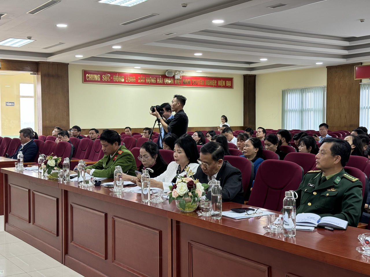 Lào Cai đối thoại tháo gỡ khó khăn cho doanh nghiệp xuất nhập khẩu