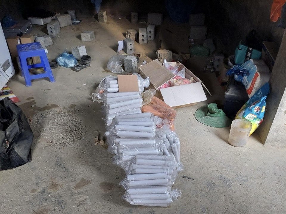 Giám đốc Công ty tàng trữ gần 100 kg thuốc nổ dưới gầm phản ngủ của công nhân