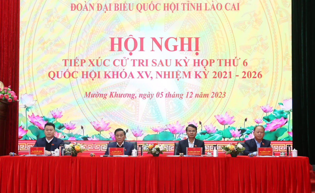 Chủ nhiệm Ủy ban Kiểm tra Trung ương Trần Cẩm Tú tiếp xúc cử tri tỉnh Lào Cai