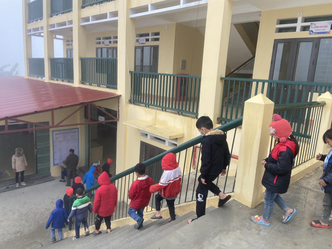 Bữa ăn bán trú Trường PTDTBT Tiểu học Hoàng Thu Phố 1 thế nào sau hình ảnh gây xôn xao?