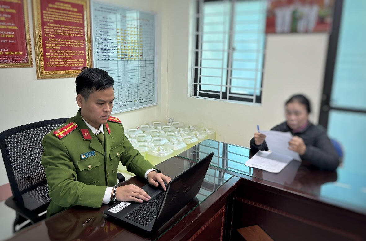 Làm rõ vụ 2 cửa hàng bán 1.000 lít rượu không rõ nguồn gốc 