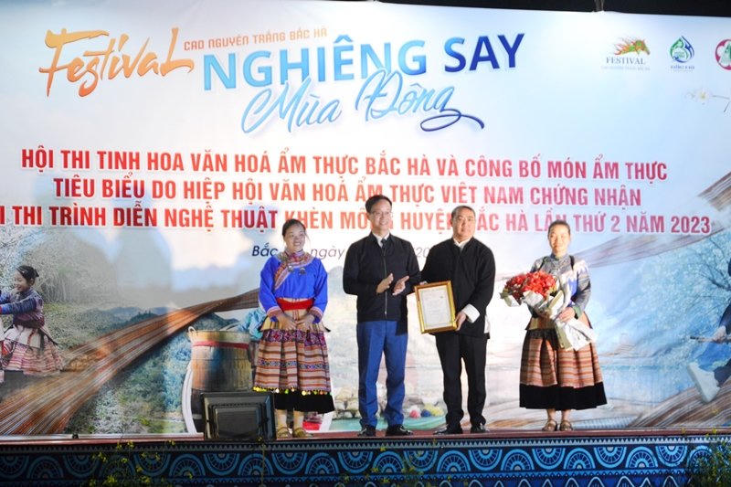 Về Bắc Hà nghe khèn Mông, thưởng thức không gian ẩm thực