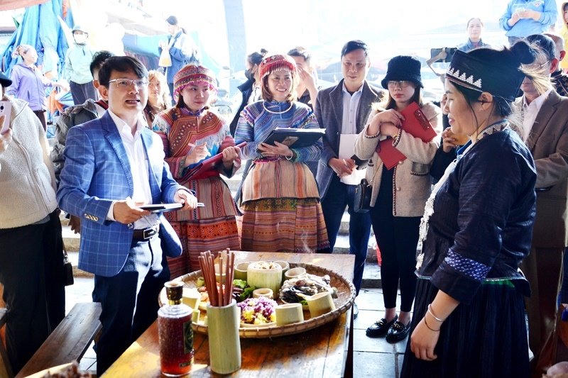 Về Bắc Hà nghe khèn Mông, thưởng thức không gian ẩm thực