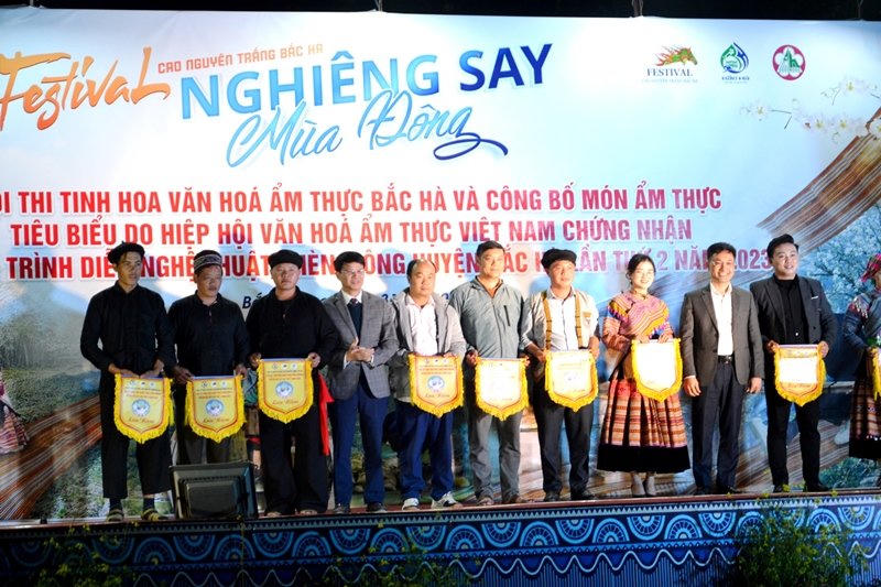 Về Bắc Hà nghe khèn Mông, thưởng thức không gian ẩm thực