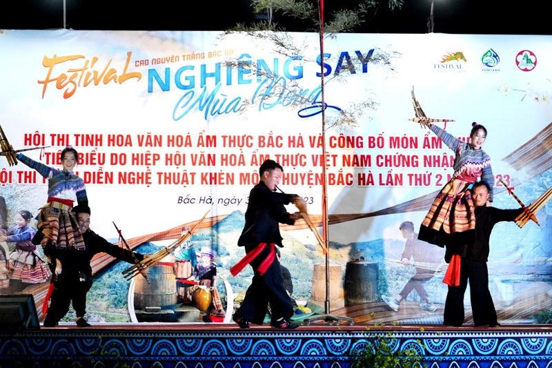 Về Bắc Hà nghe khèn Mông, thưởng thức không gian ẩm thực