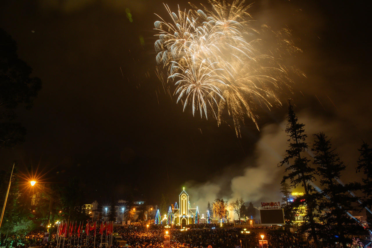 Mãn nhãn màn pháo hoa “Chào năm mới Xuân Giáp Thìn 2024” tại Sa Pa