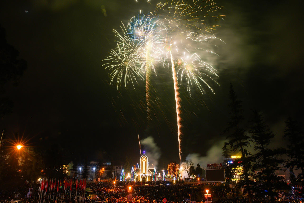 Mãn nhãn màn pháo hoa “Chào năm mới Xuân Giáp Thìn 2024” tại Sa Pa