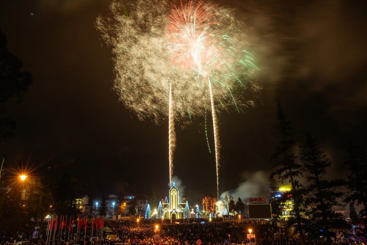 Mãn nhãn màn pháo hoa “Chào năm mới Xuân Giáp Thìn 2024” tại Sa Pa