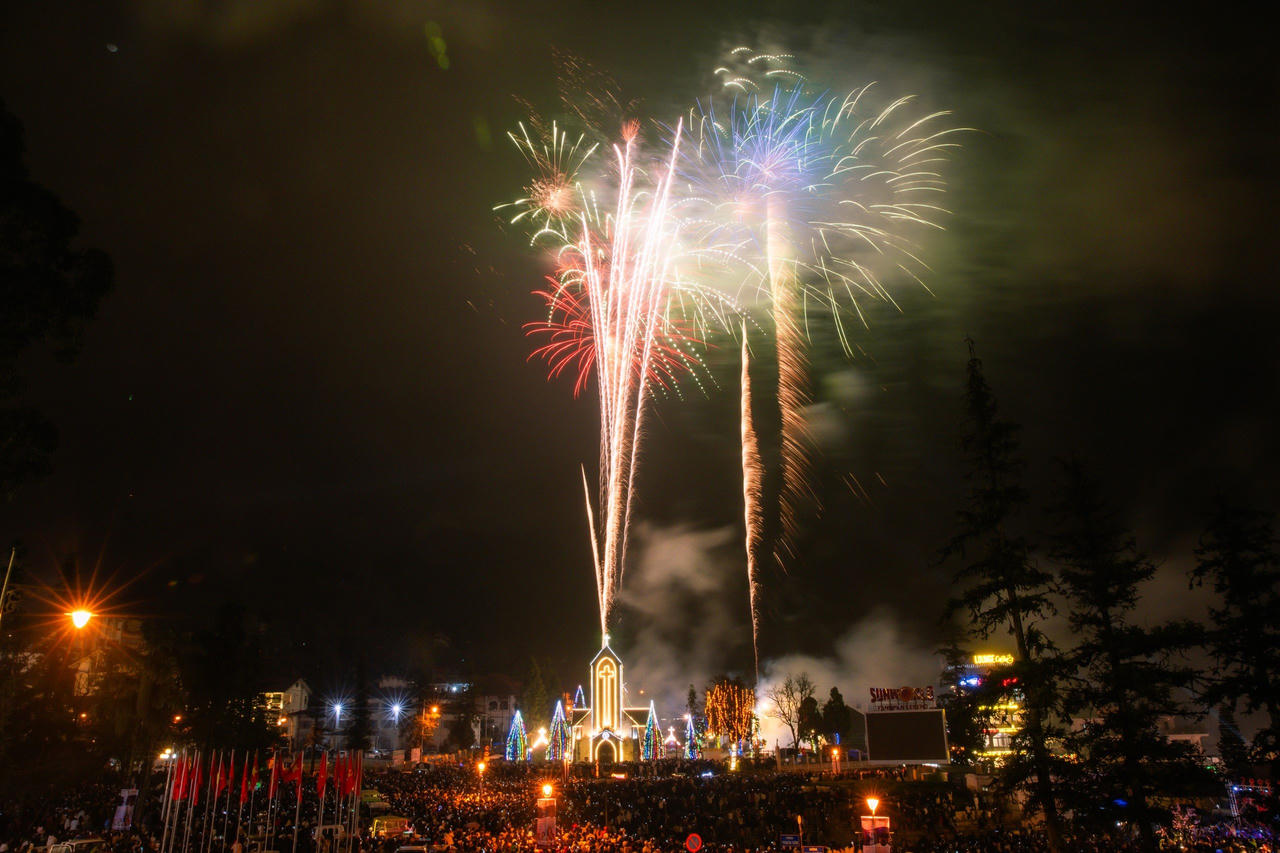 Mãn nhãn màn pháo hoa “Chào năm mới Xuân Giáp Thìn 2024” tại Sa Pa
