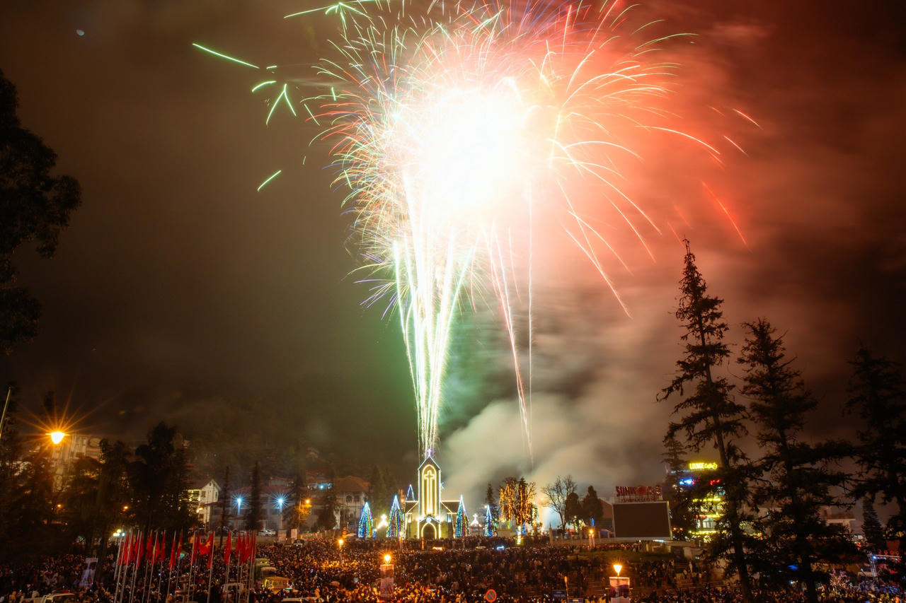 Mãn nhãn màn pháo hoa “Chào năm mới Xuân Giáp Thìn 2024” tại Sa Pa
