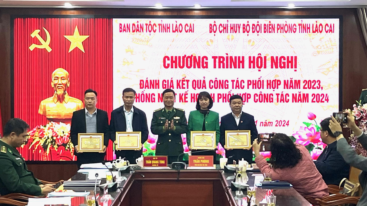 Phối hợp vận động đồng bào các dân tộc tham gia bảo vệ chủ quyền an ninh biên giới quốc gia