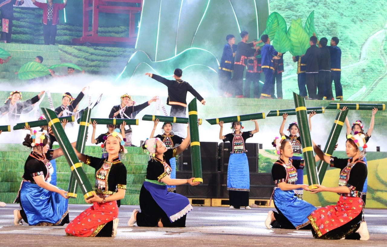 Lễ kỉ niệm 20 năm chia tách và thành lập tỉnh Lai Châu 