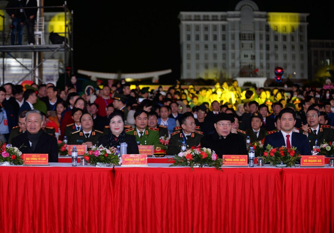 Lễ kỉ niệm 20 năm chia tách và thành lập tỉnh Lai Châu 