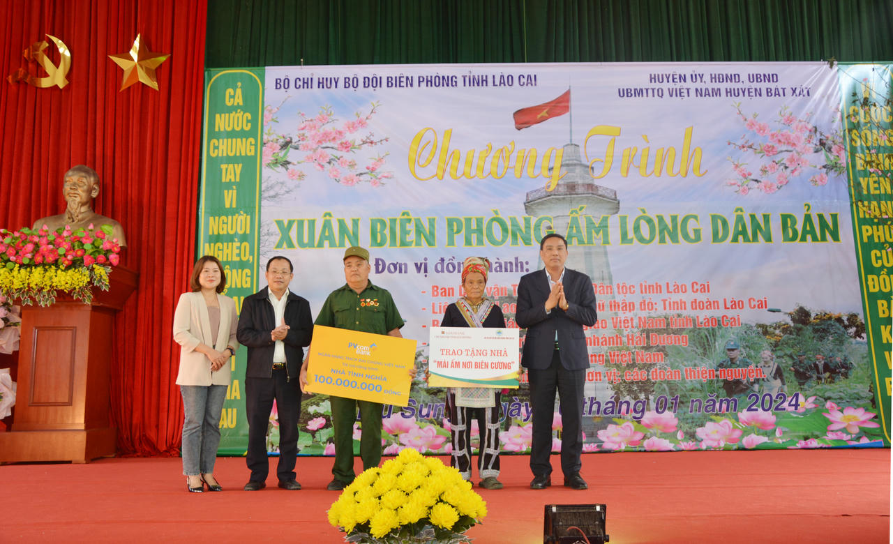 Xuân Biên phòng ấm lòng dân bản