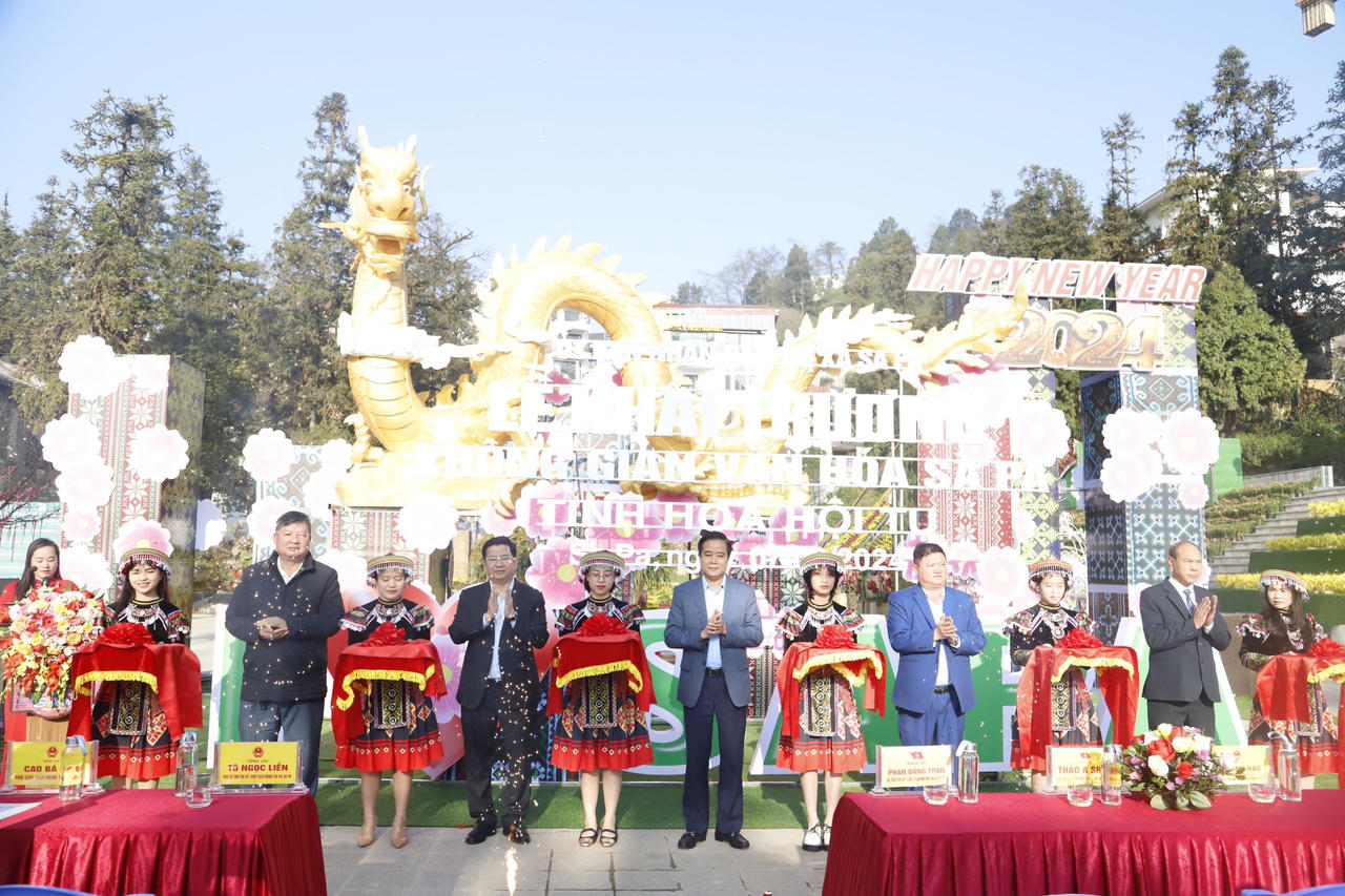 Khai trương “ Không gian văn hóa Sa Pa tinh hoa hội tụ”