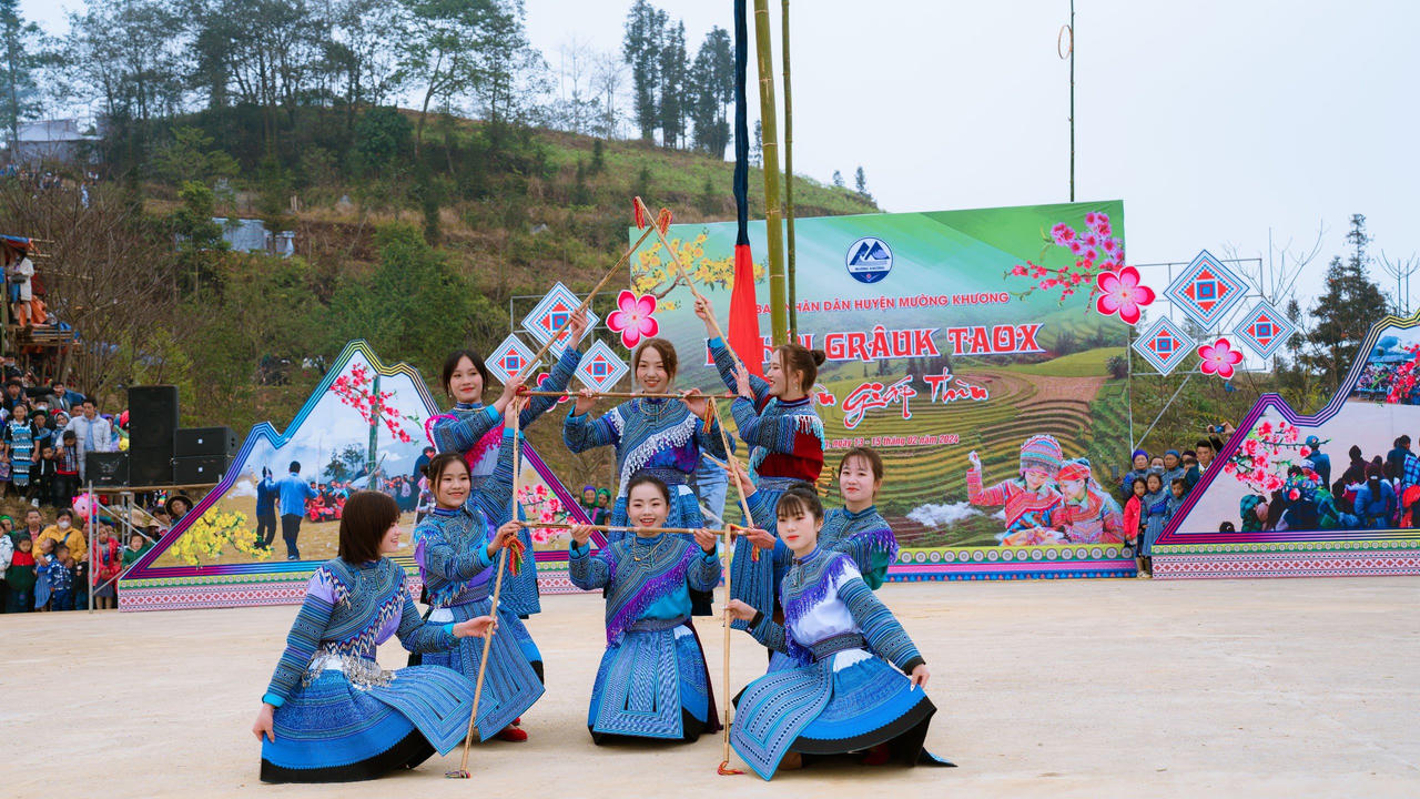 Đầu xuân vui hội Gầu Tào tại Lào Cai