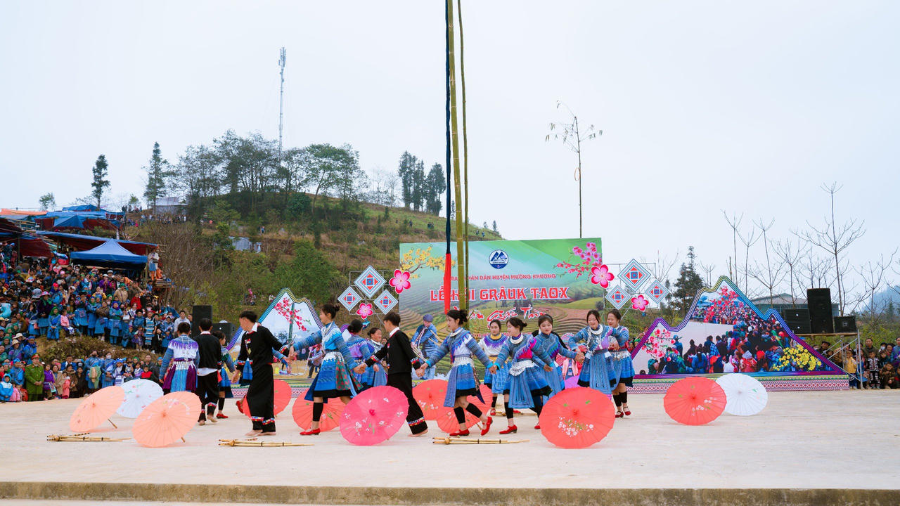 Đầu xuân vui hội Gầu Tào tại Lào Cai