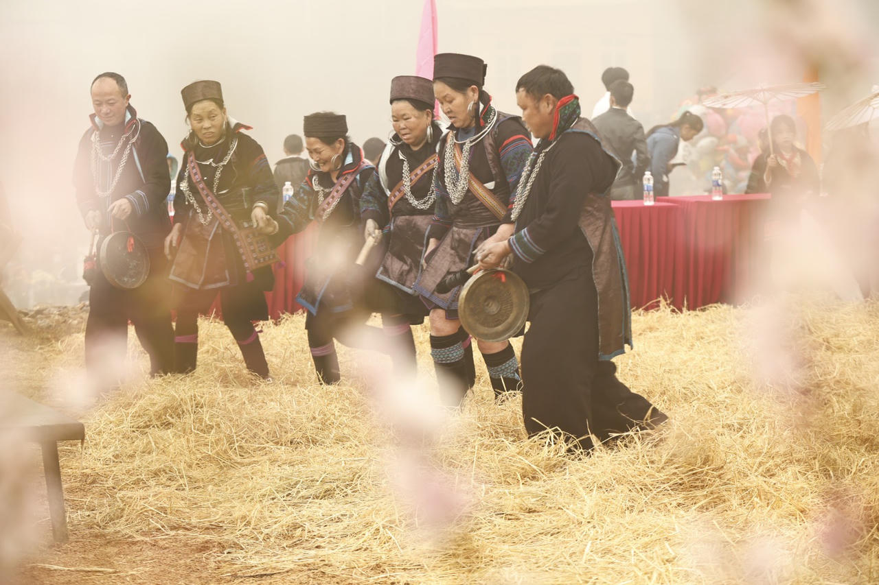 Rộn ràng Lễ hội Gầu Tào của đồng bào Mông ở Sa Pa