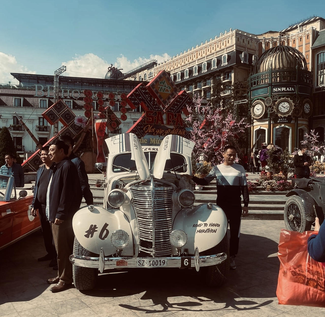 Câu lạc bộ xe cổ nổi tiếng thế giới dừng chân tại Sa Pa