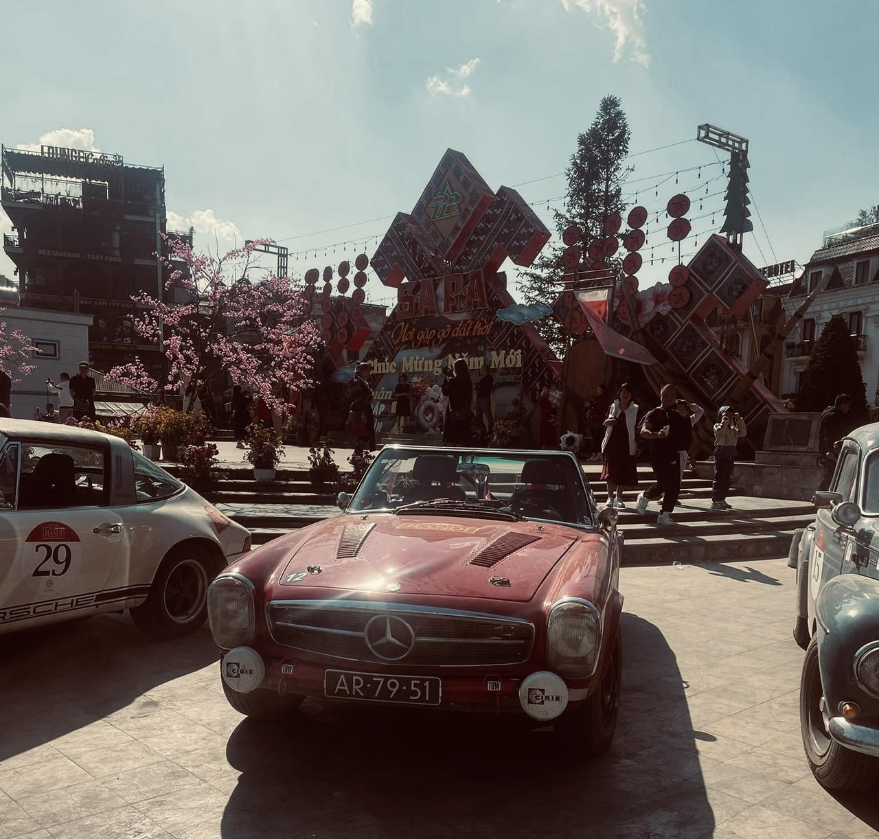 Câu lạc bộ xe cổ nổi tiếng thế giới dừng chân tại Sa Pa