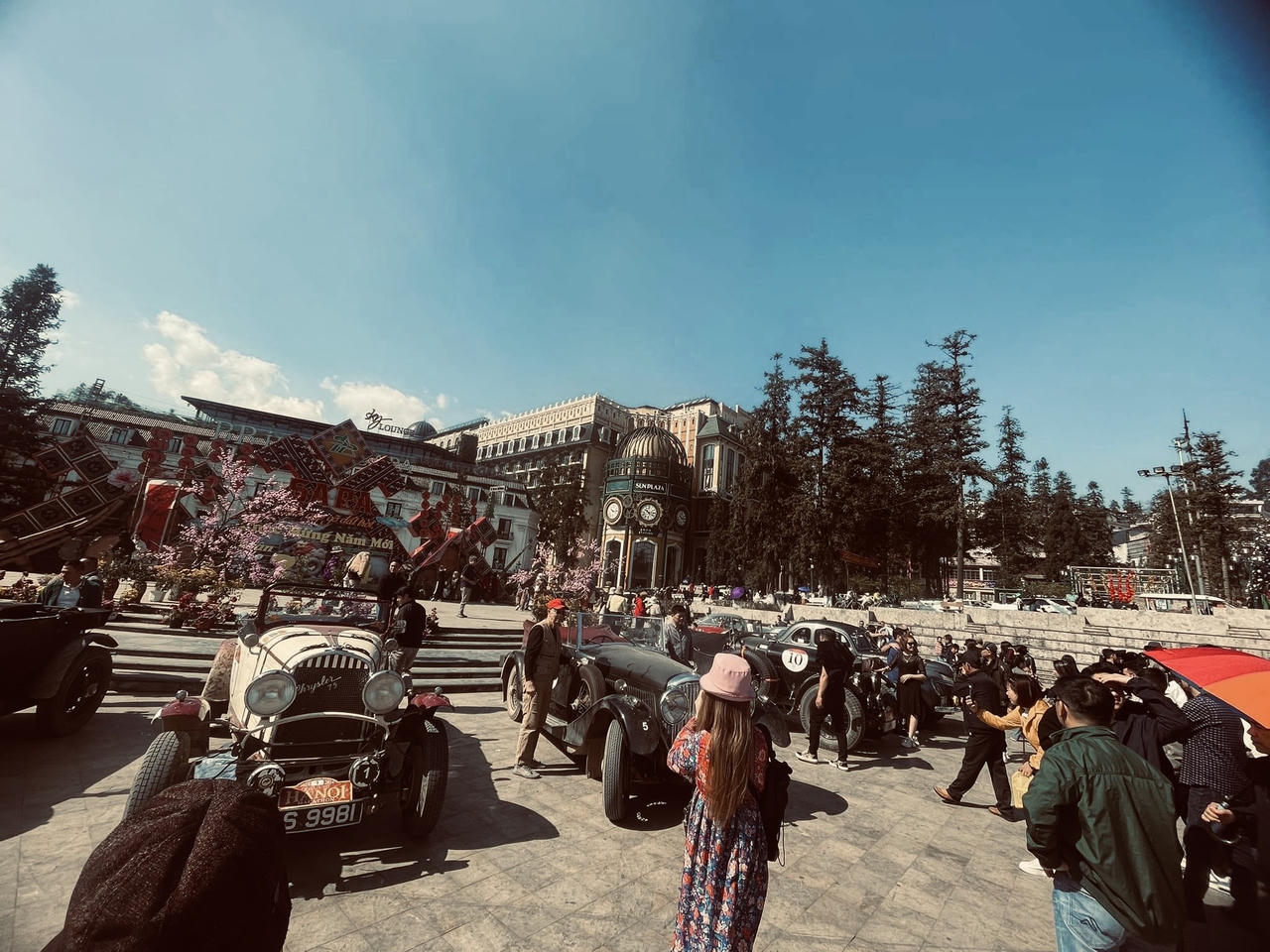 Câu lạc bộ xe cổ nổi tiếng thế giới dừng chân tại Sa Pa