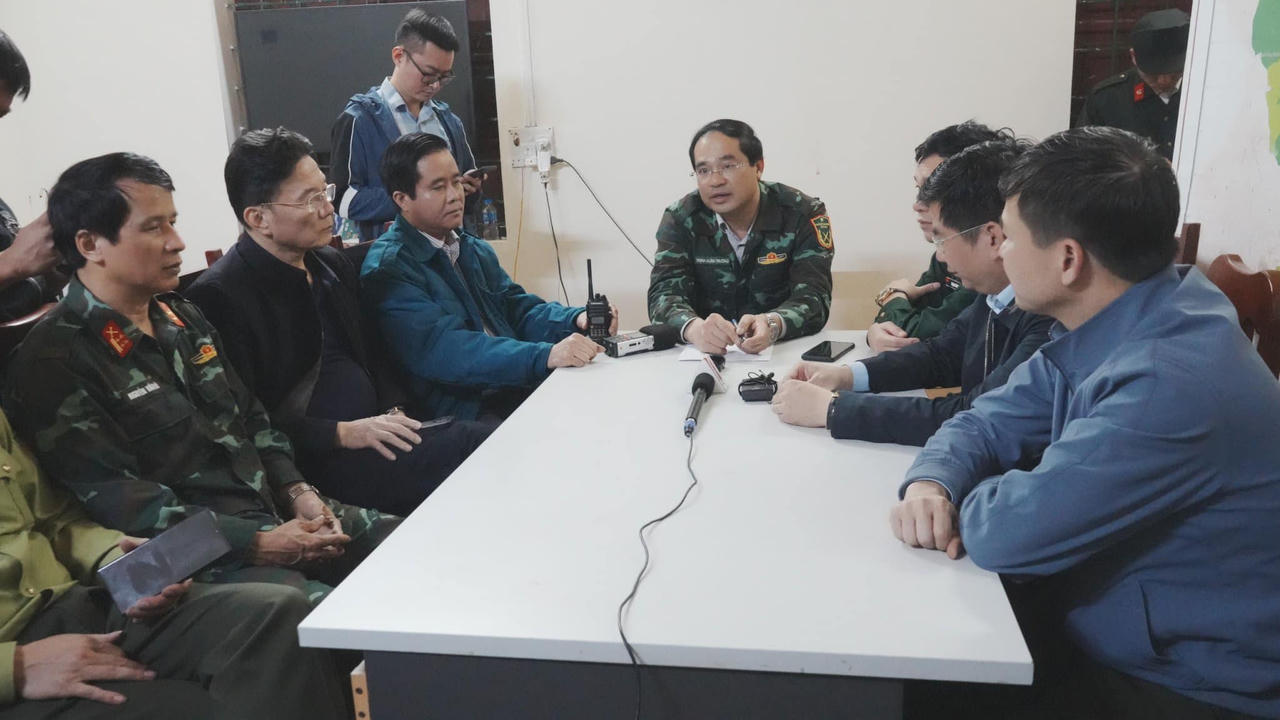 Khống chế cơ bản vụ cháy tại Vườn Quốc gia Hoàng Liên