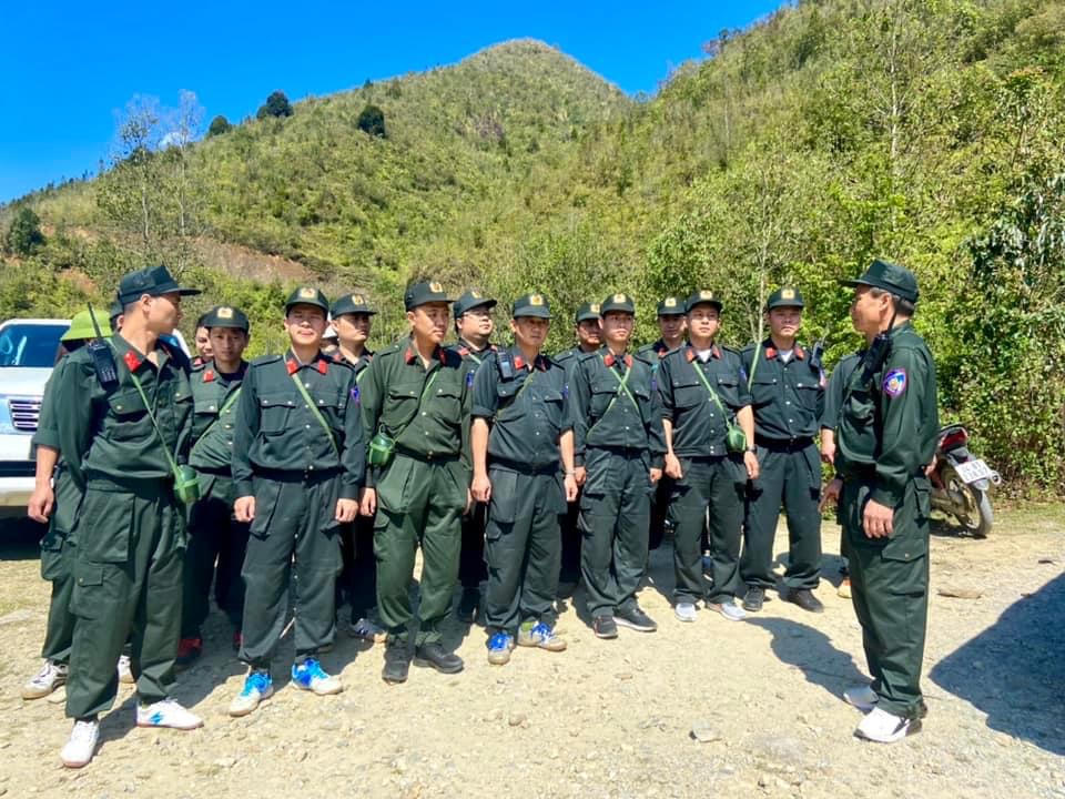 Lửa âm ỉ phức tạp tại 1 điểm rừng, Chủ tịch tỉnh Lào Cai tới hiện trường chỉ đạo chữa cháy 