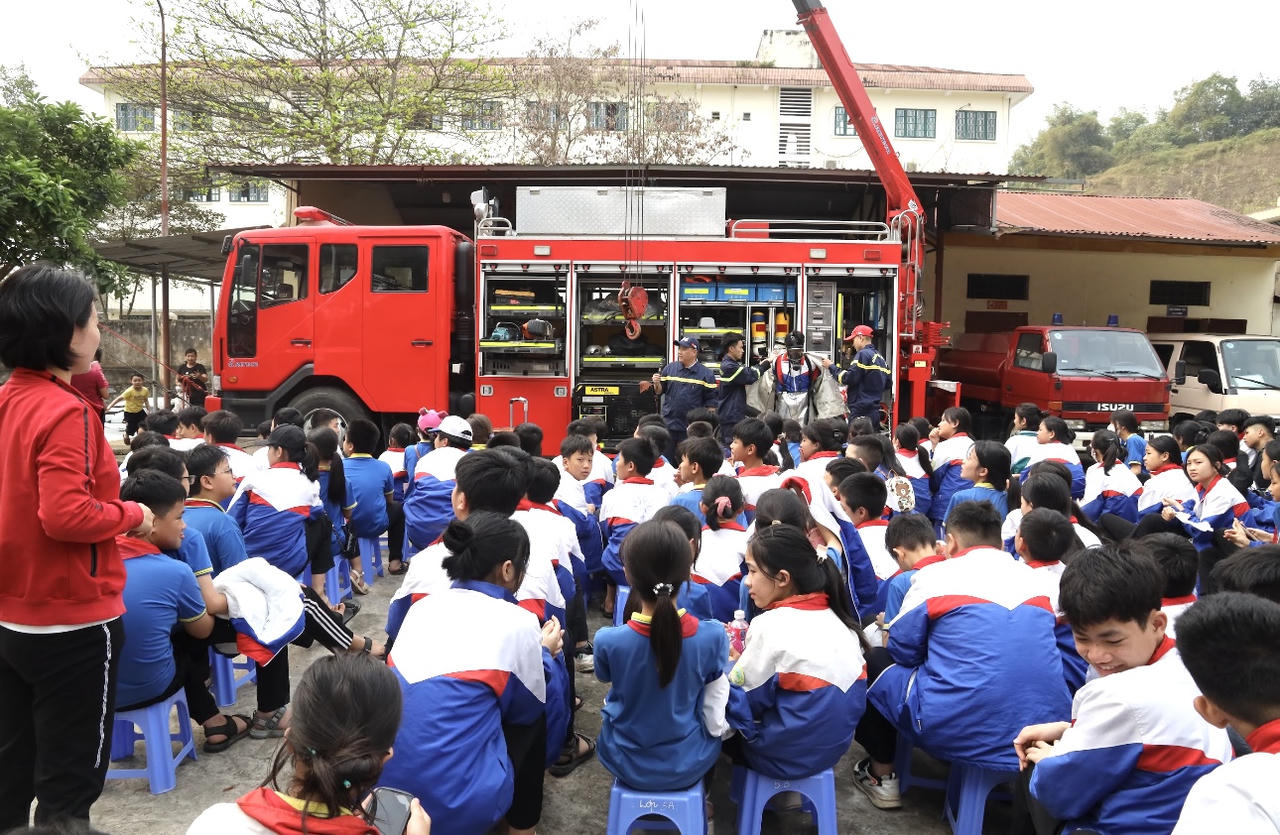 Lào Cai: Hơn hơn 1500 em học sinh được tuyên truyền, trải nghiệm, thực hành chữa cháy và cứu nạn, cứu hộ
