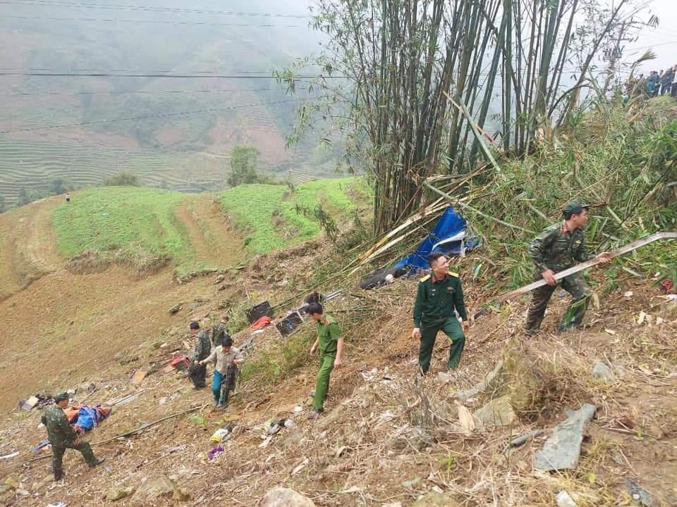 Lào Cai: Xe tải lao xuống vực, 04 người bị thương nặng