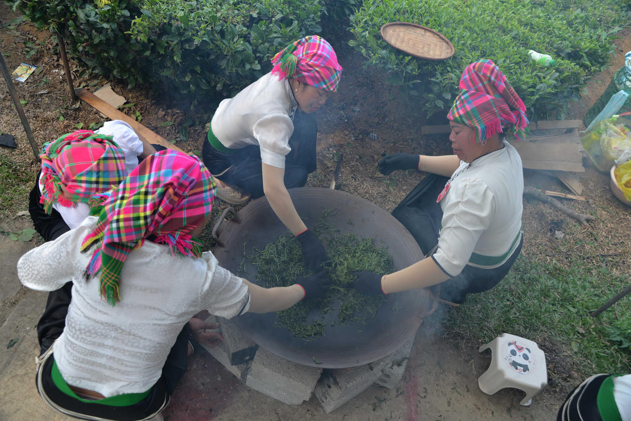 Sơn nữ Lai Châu khoe tài trong Lễ Hội Trà