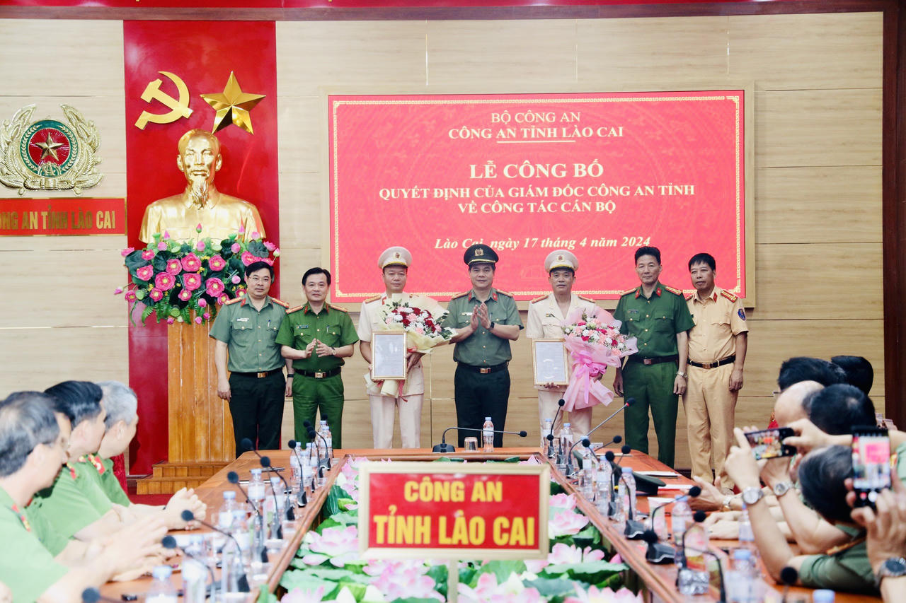 Công an tỉnh Lào Cai công bố 02 quyết định điều động lãnh đạo cấp phòng