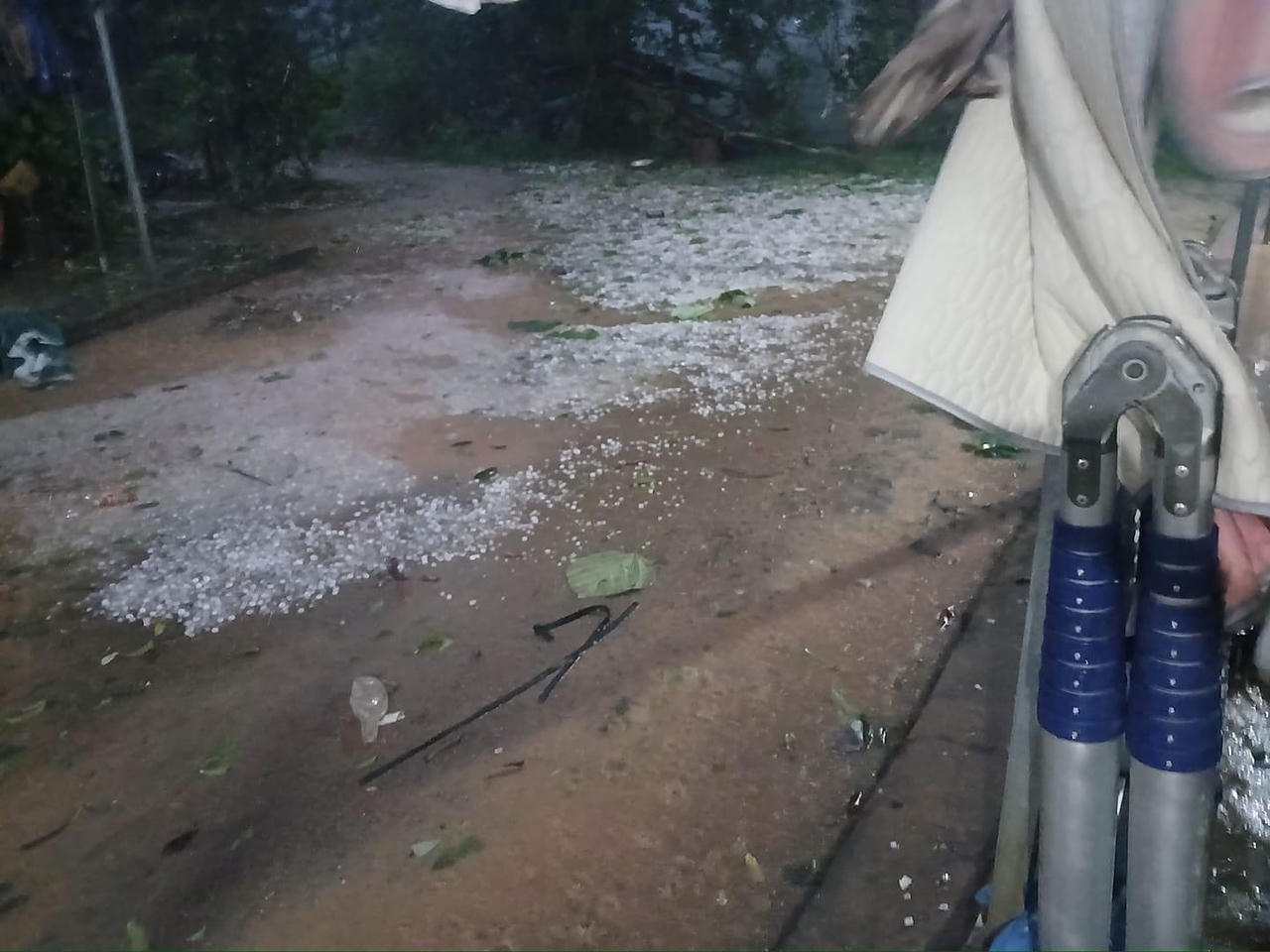 Mưa đá trắng một vùng ở Sơn La, Lào Cai