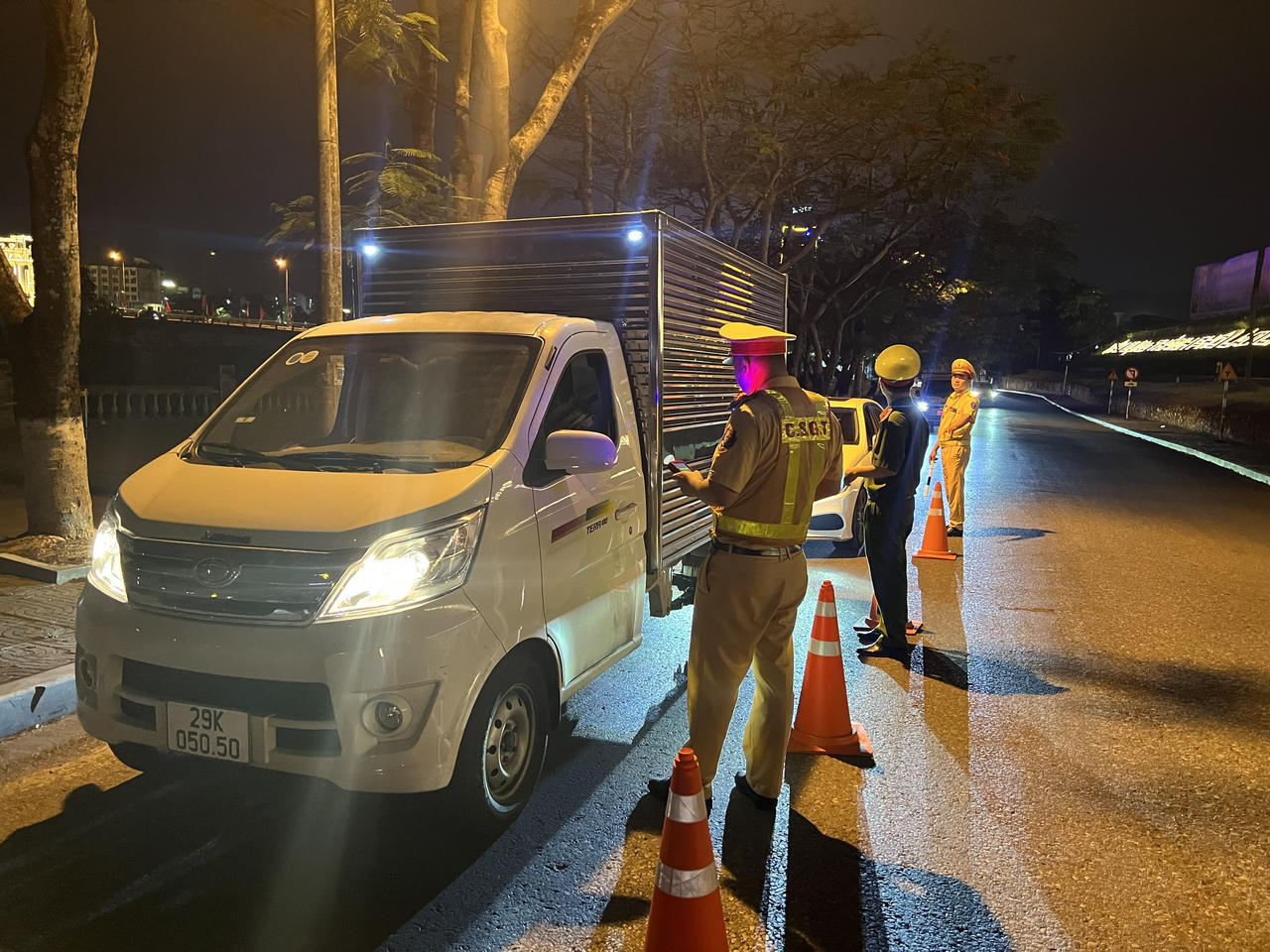 Đồng loạt ra quân trong đêm đảm bảo an ninh trật tự, an toàn giao thông tại Lào Cai