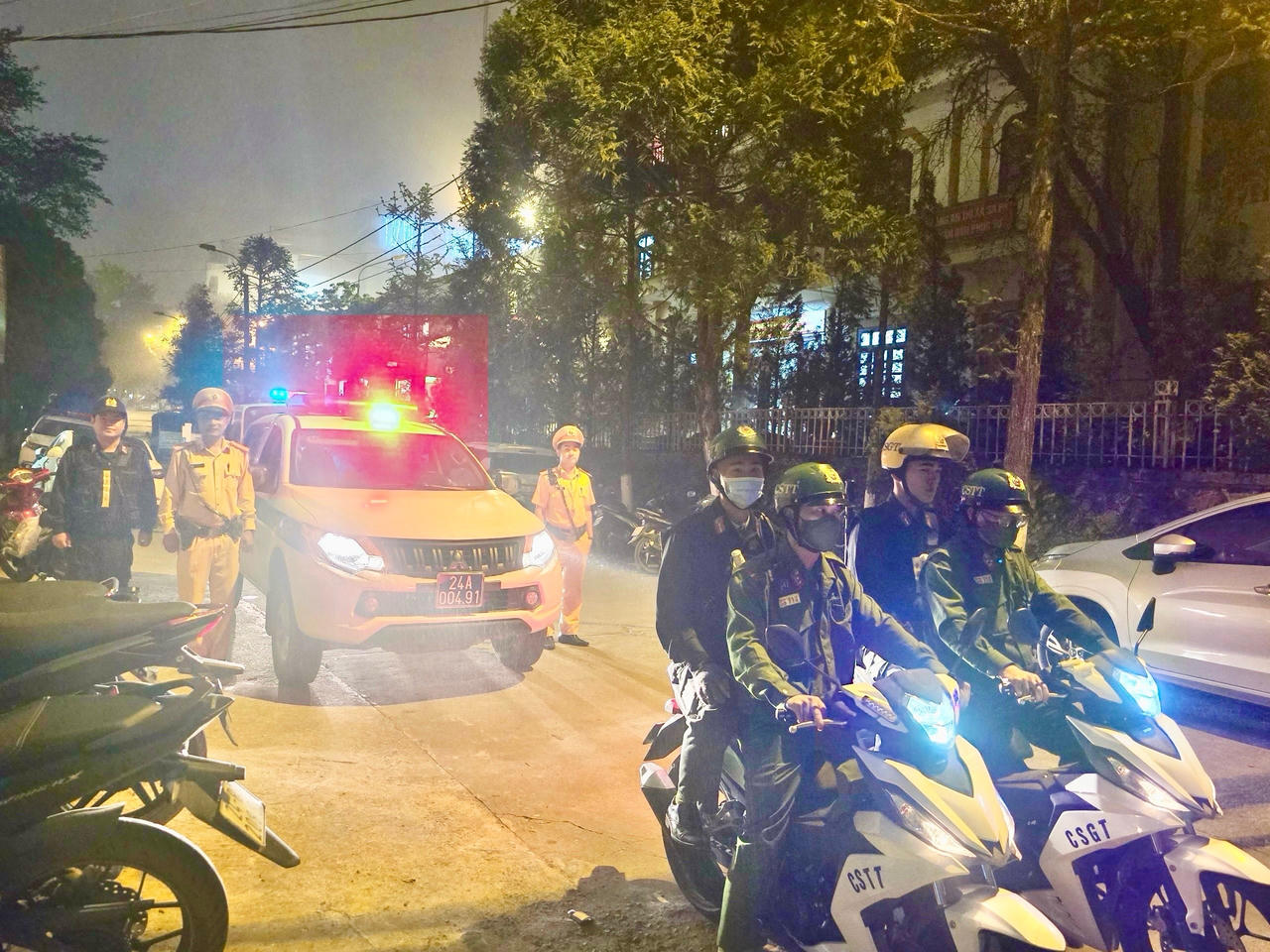 Đồng loạt ra quân trong đêm đảm bảo an ninh trật tự, an toàn giao thông tại Lào Cai