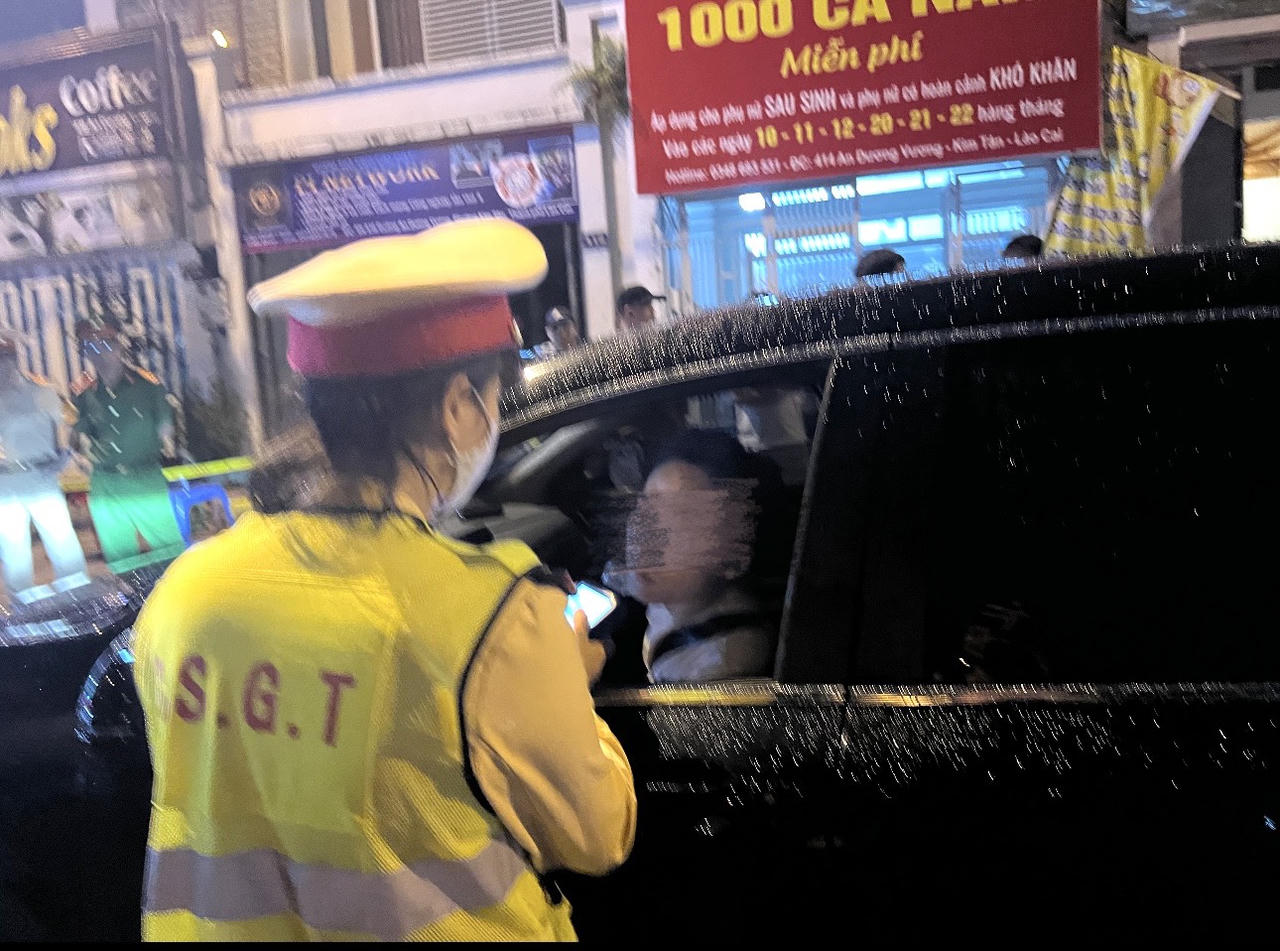 Đồng loạt ra quân trong đêm đảm bảo an ninh trật tự, an toàn giao thông tại Lào Cai