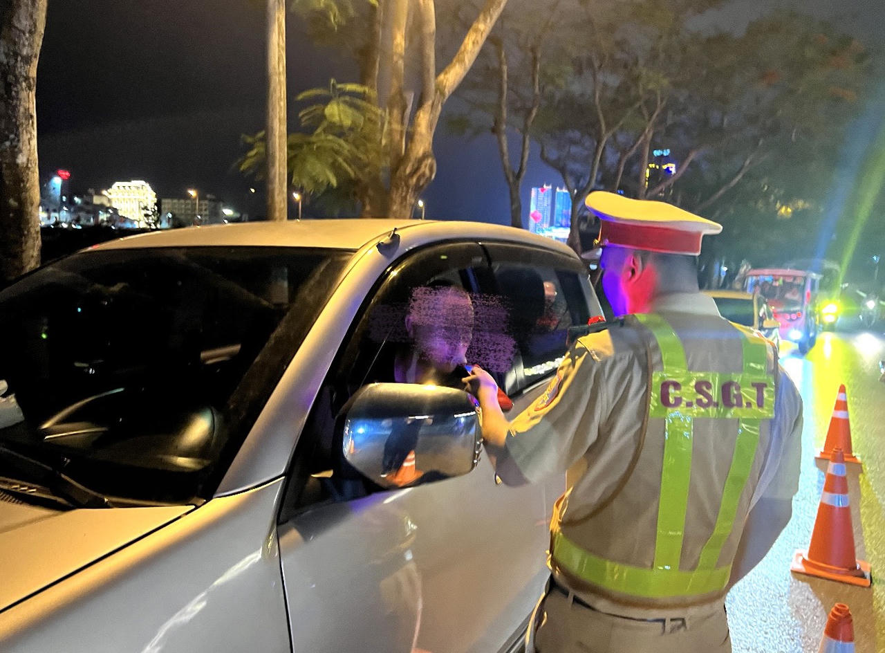 Đồng loạt ra quân trong đêm đảm bảo an ninh trật tự, an toàn giao thông tại Lào Cai