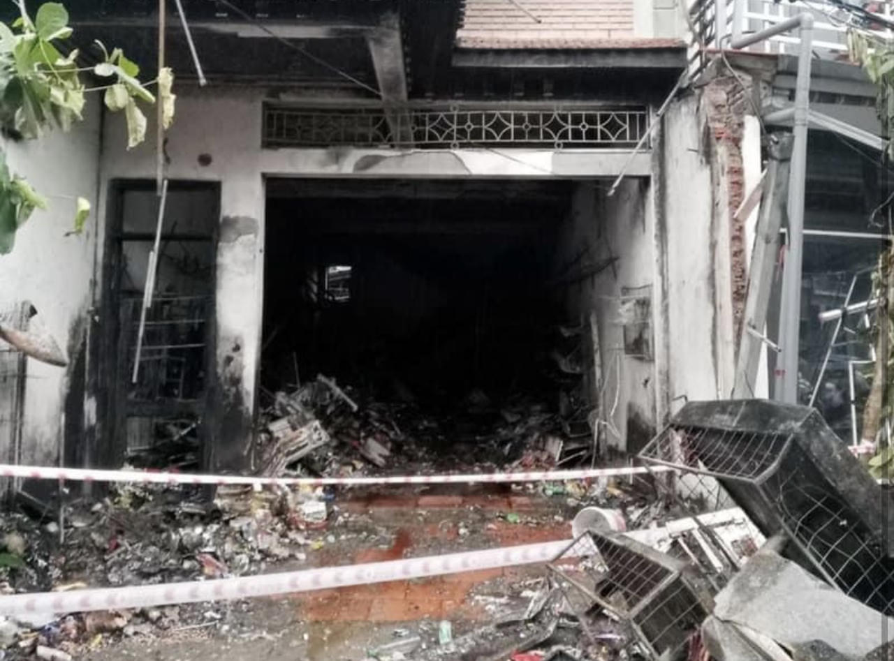 Cháy dữ dội nhà 3 tầng trong đêm ở Bảo Hà (Lào Cai) 