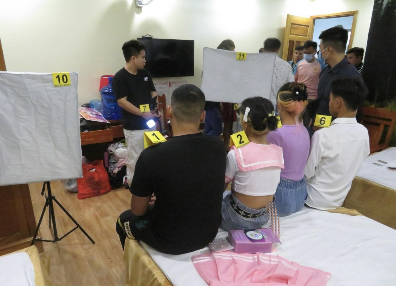 Bắt giữ nhóm đối tượng tổ chức diễn "cảnh nóng" để livestream trên mạng xã hội