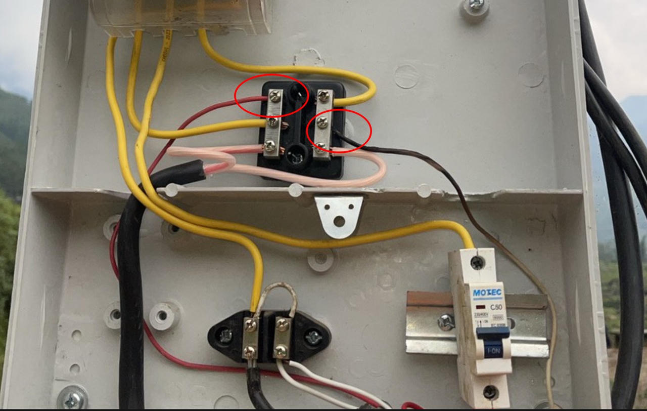 Trộm cắp hàng nghìn số điện để chiếu sáng trồng hoa