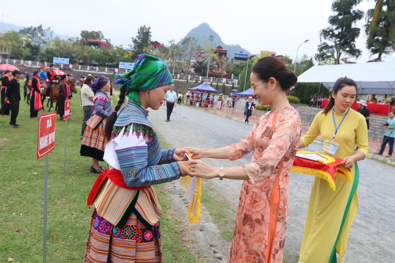 Sôi nổi Giải đua ngựa truyền thống huyện Bắc Hà mở rộng lần thứ 17