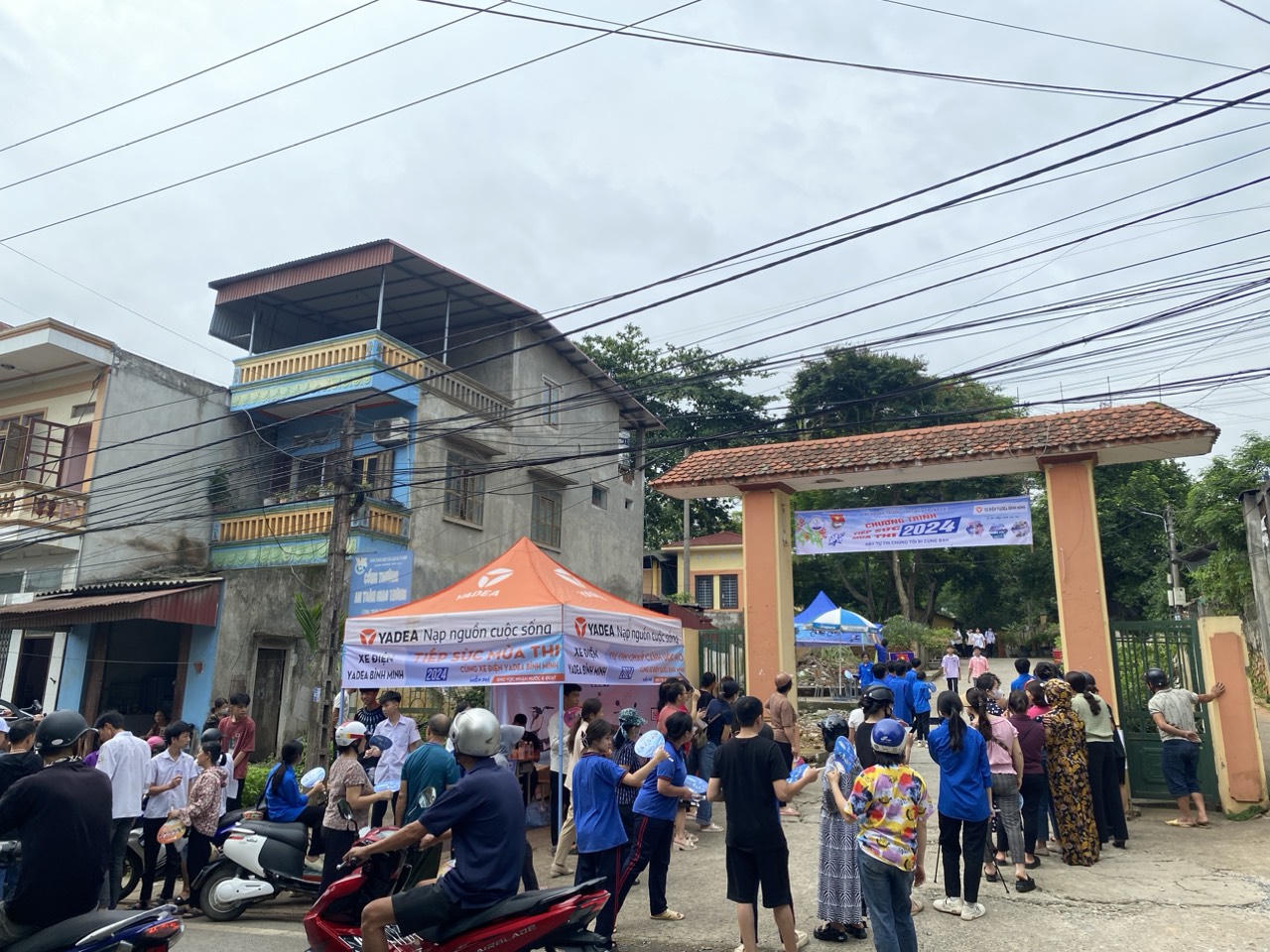 Thí sinh các địa phương bước vào Kỳ thi tuyển sinh lớp 10