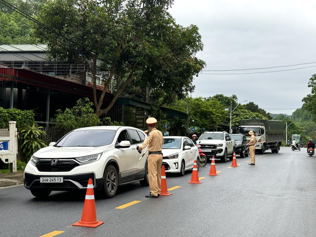 Nỗ lực đảm bảo trật tự, an toàn giao thông tại Tuần lễ Festival Cao nguyên trắng Bắc Hà