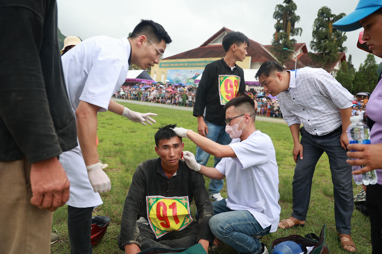 Nài ngựa huyện Bát Xát giành ngôi cao nhất tại Giải đua ngựa truyền thống Bắc Hà 2024