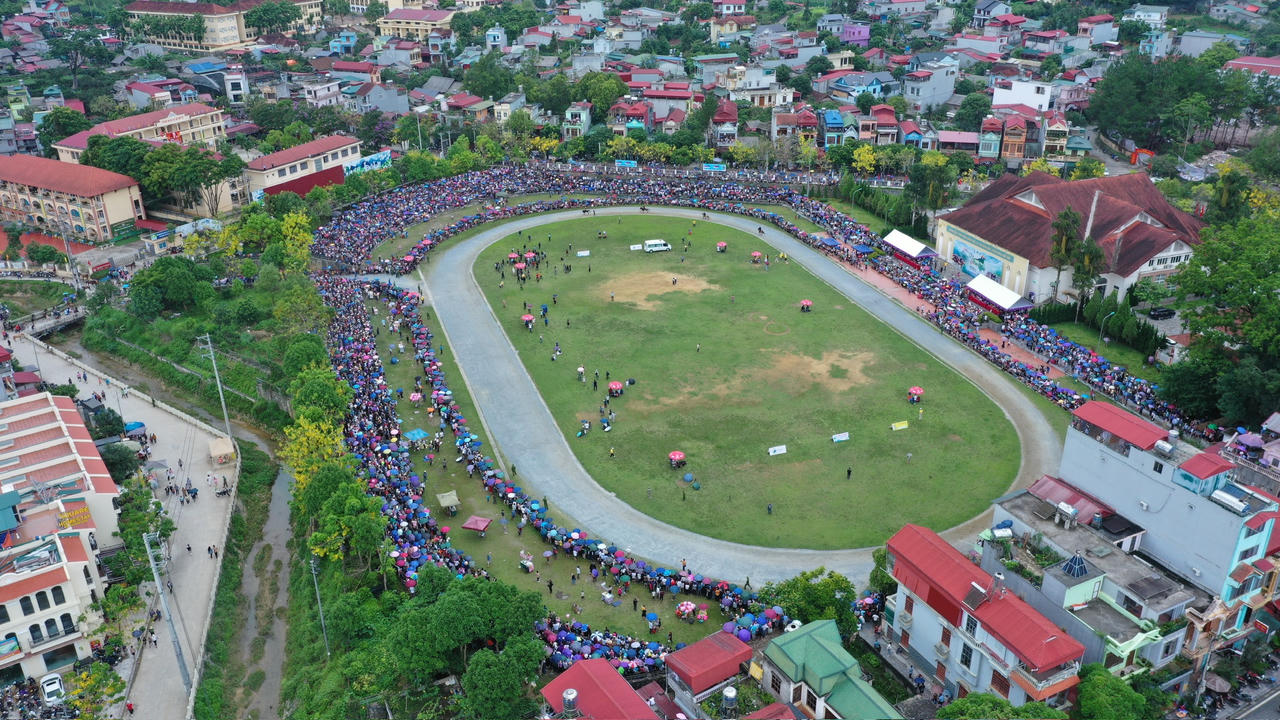 Nài ngựa huyện Bát Xát giành ngôi cao nhất tại Giải đua ngựa truyền thống Bắc Hà 2024