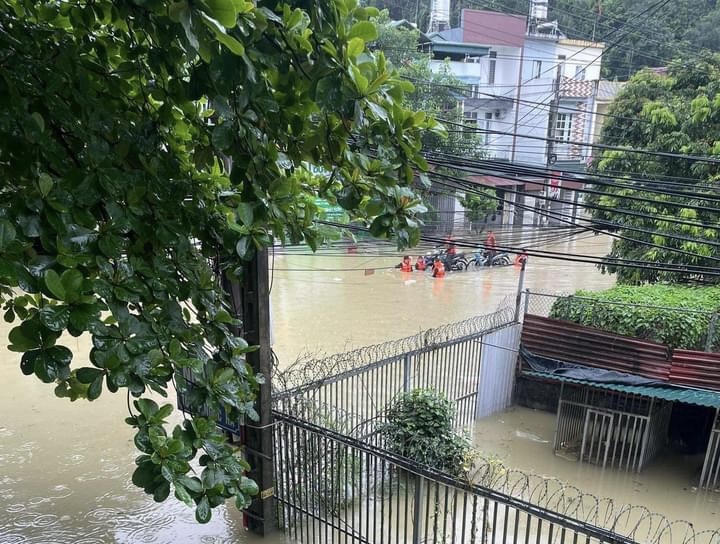 Mưa lớn kéo dài gây ngập úng, sạt lở, giao thông tê liệt nhiều nơi tại Hà Giang
