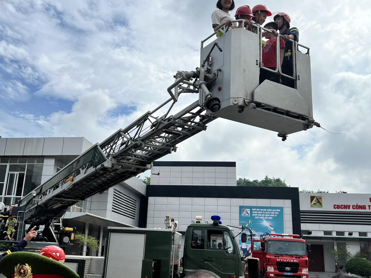 Lào Cai: Hơn 700 người được tuyên truyền, trải nghiệm và thực hành chữa cháy, cứu nạn cứu hộ