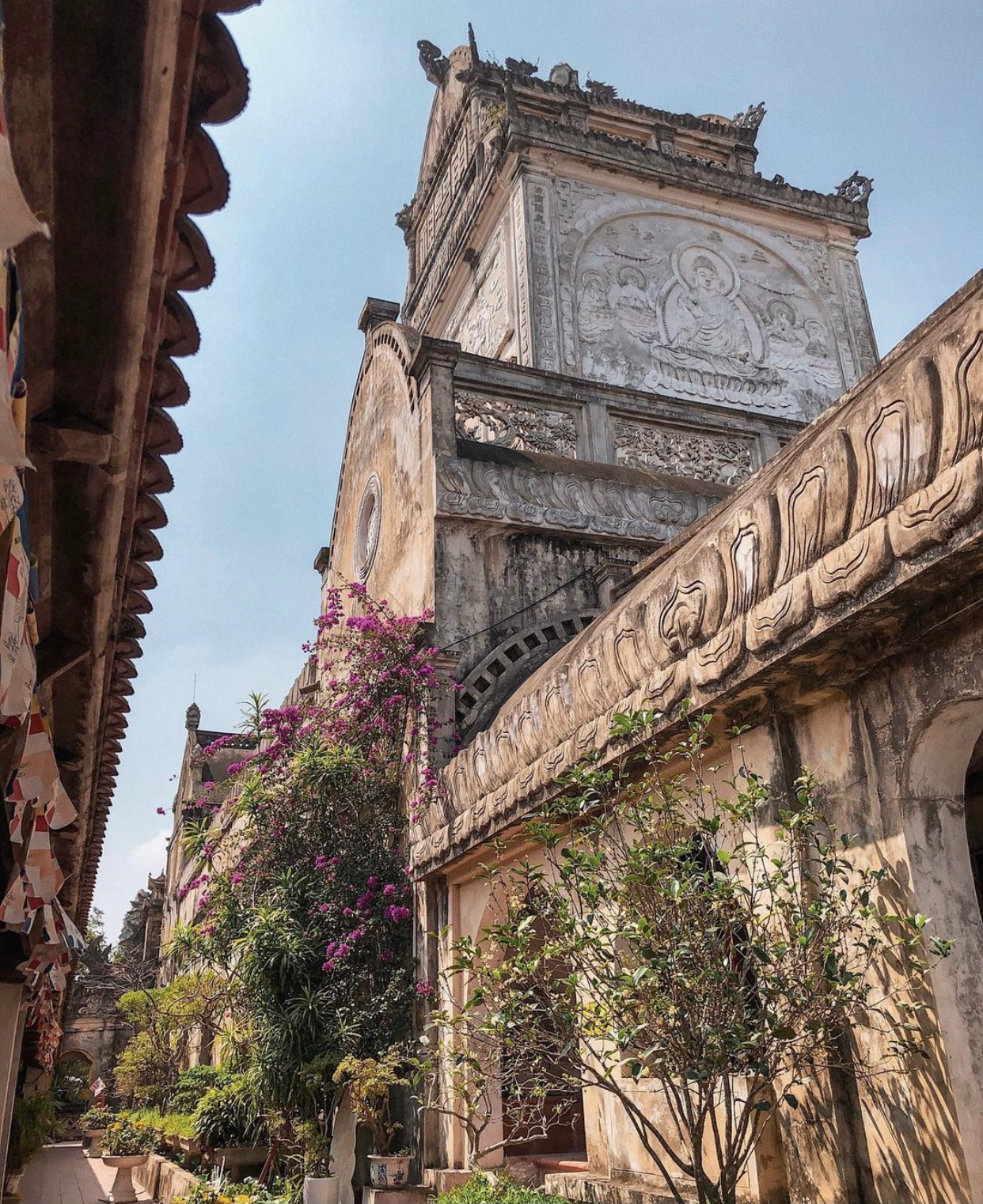 Chùa Cổ Lễ - Nam Định: Chuông cổ ngự giữa hồ